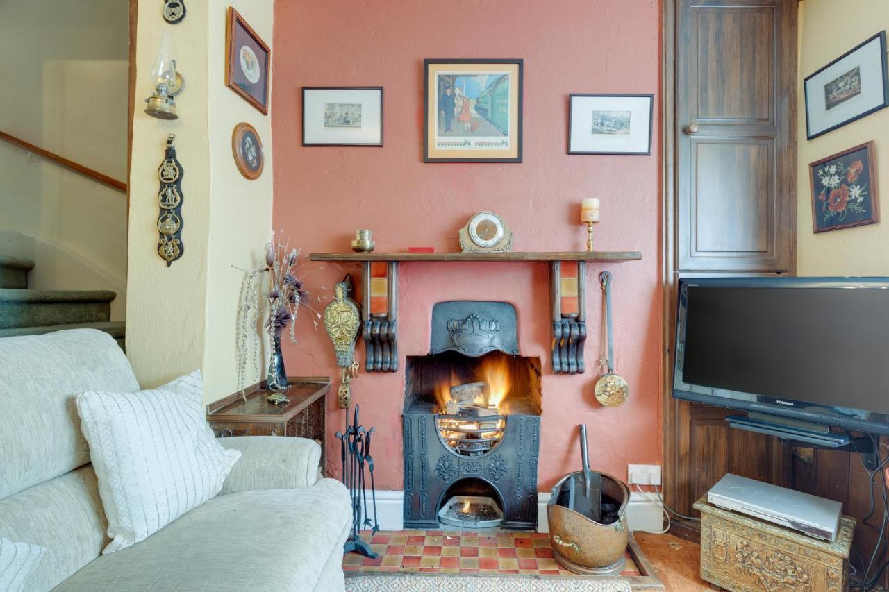 Charming Historical Cottage In Скарборо Экстерьер фото