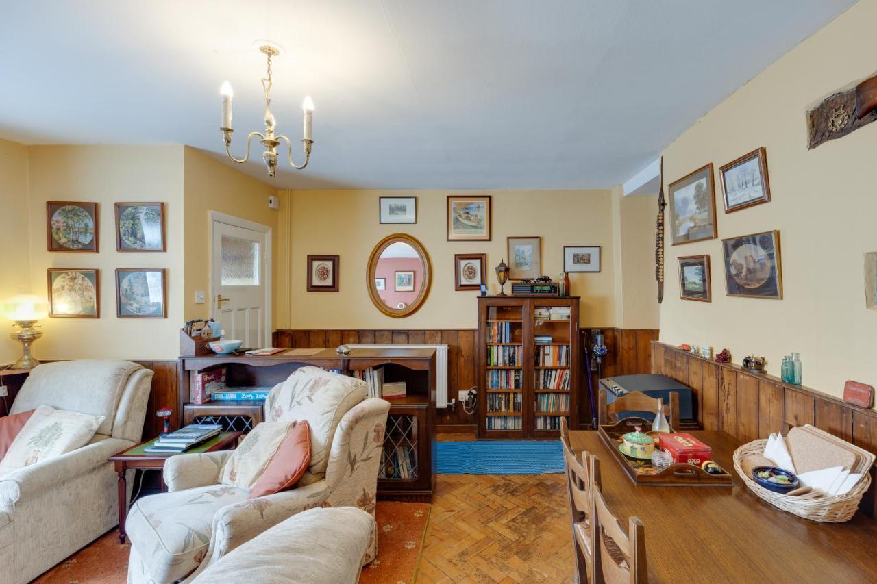 Charming Historical Cottage In Скарборо Экстерьер фото